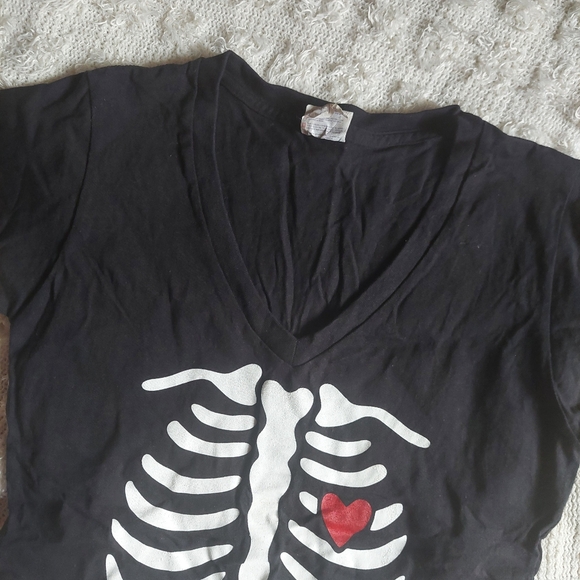 Maternity Punk Skeleton Graphic Tee - Picture 4 of 6